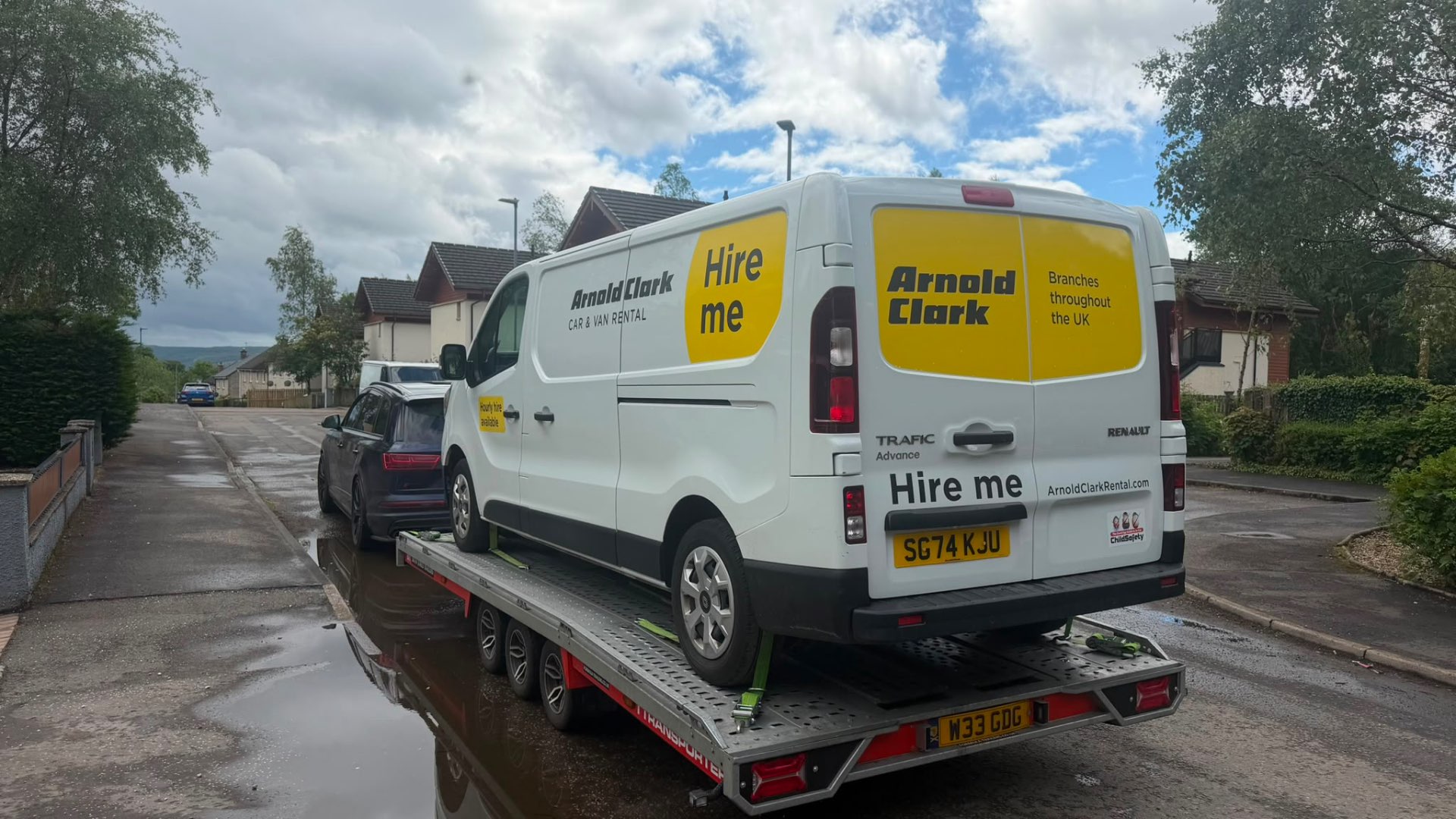 Arnold Clark Renault Trafic hire van on covered transporter